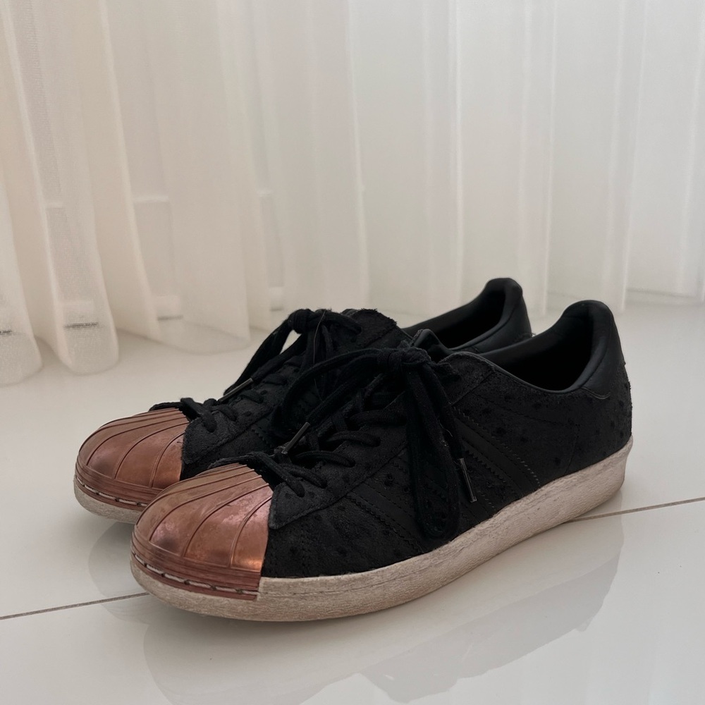 Woman’s Adidas black leather sneaker size 6.5